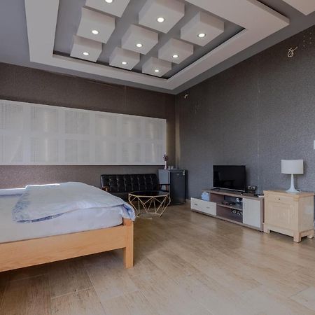 Greenwood Villa Saigon Хошимин Экстерьер фото